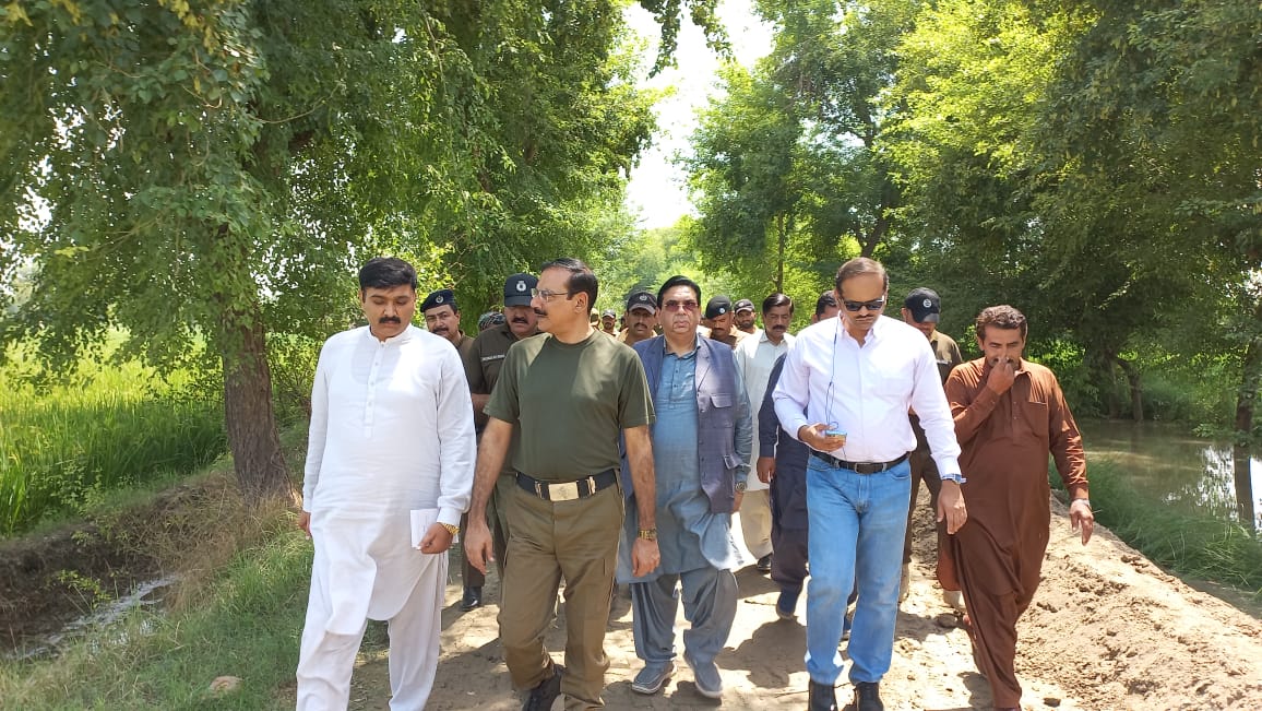 Deputy commissioner visits flood-hit areas of Muzaffargarh tehsil