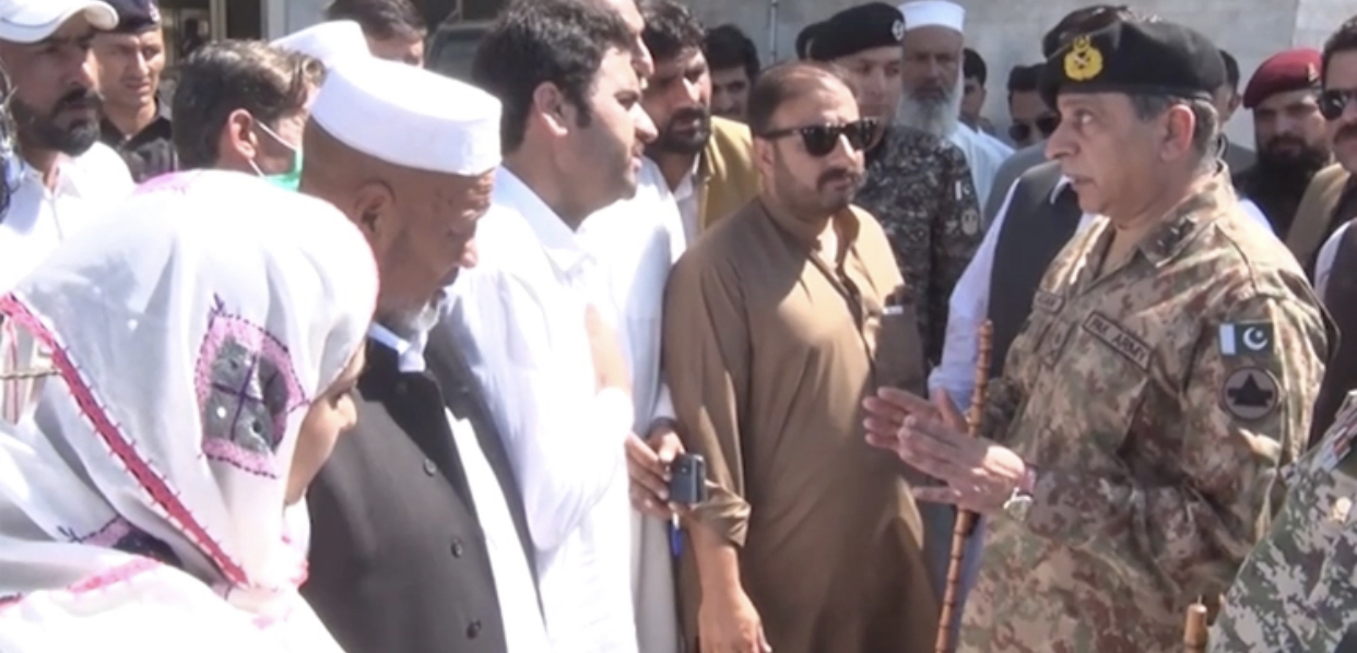 Commander Peshawar Corps visits flood-hit areas in Swat