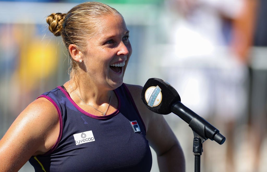 Rogers sweeps into San Jose WTA final