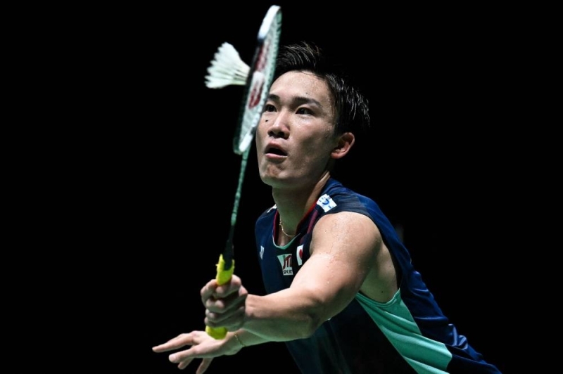 Showboating Momota thrills home fans at badminton worlds