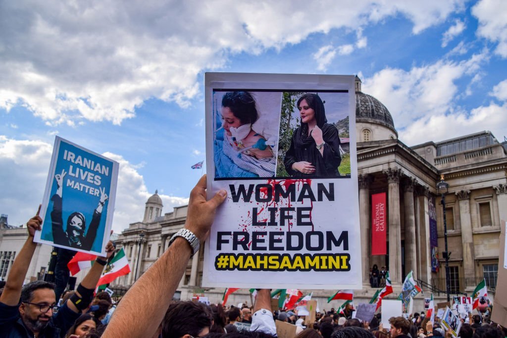 Iran steps up activist, journalist arrests in protest crackdown