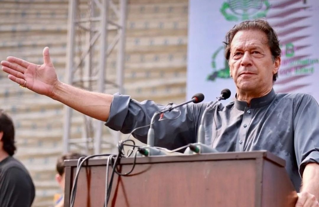 Imran Khan opens salvo at Ishaq Dar, terms him 'biggest conman of Pakistan'