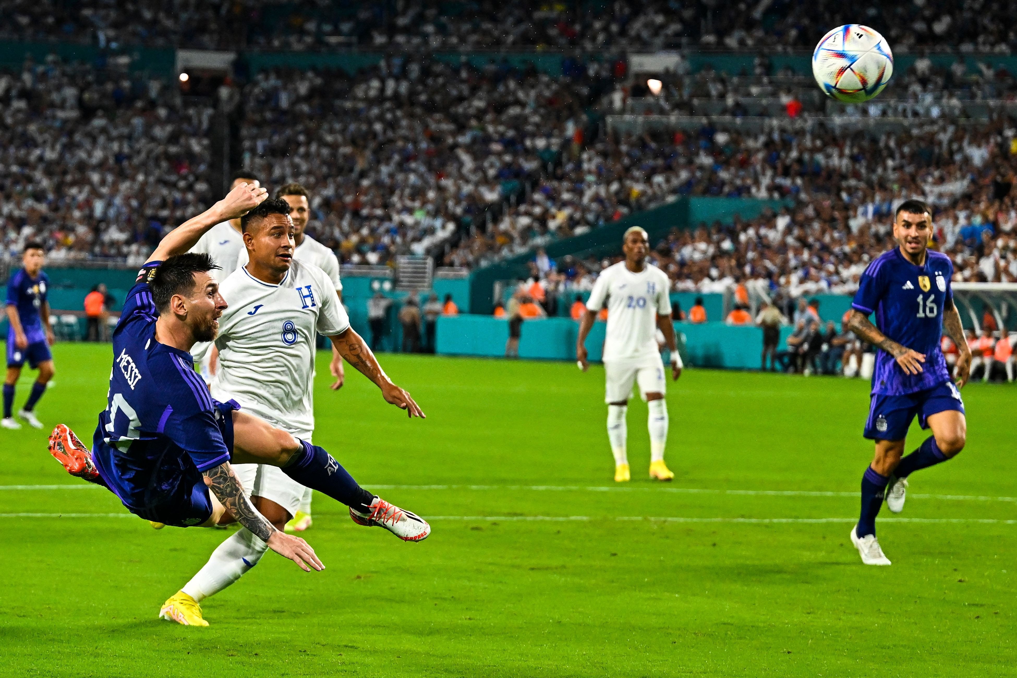 Messi scores twice as Argentina down Honduras