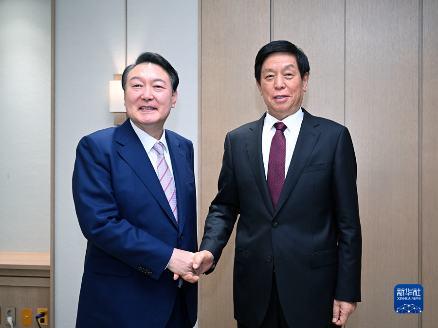 Chinese top lawmaker meets South Korean President Yoon Suk-yeol