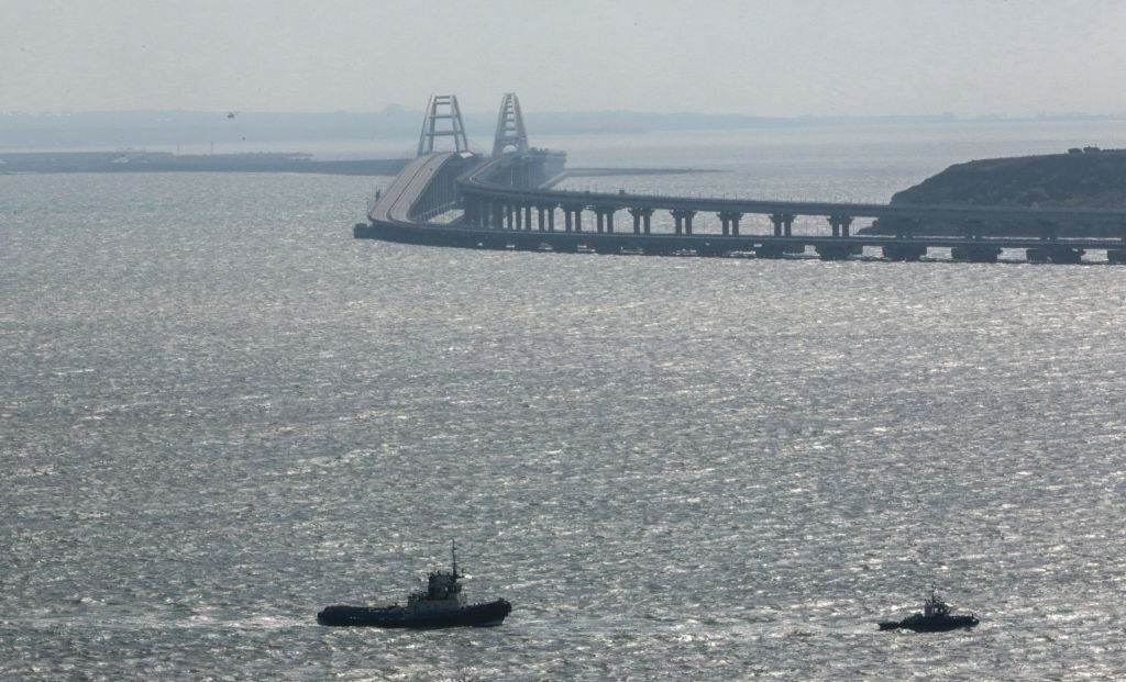 Blast hits bridge linking Crimea to Russia