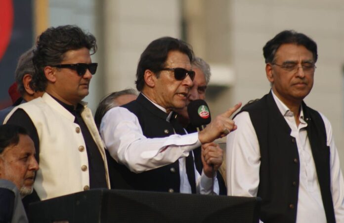 Imran fires fresh salvo at spy chief as PTI resumes protest march | Pakistan  Today