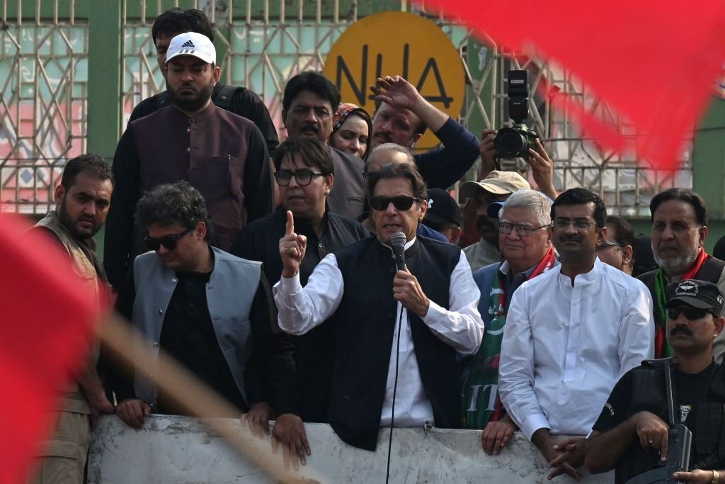 Arrest warrants issued for high-profile PTI leaders ahead of long march