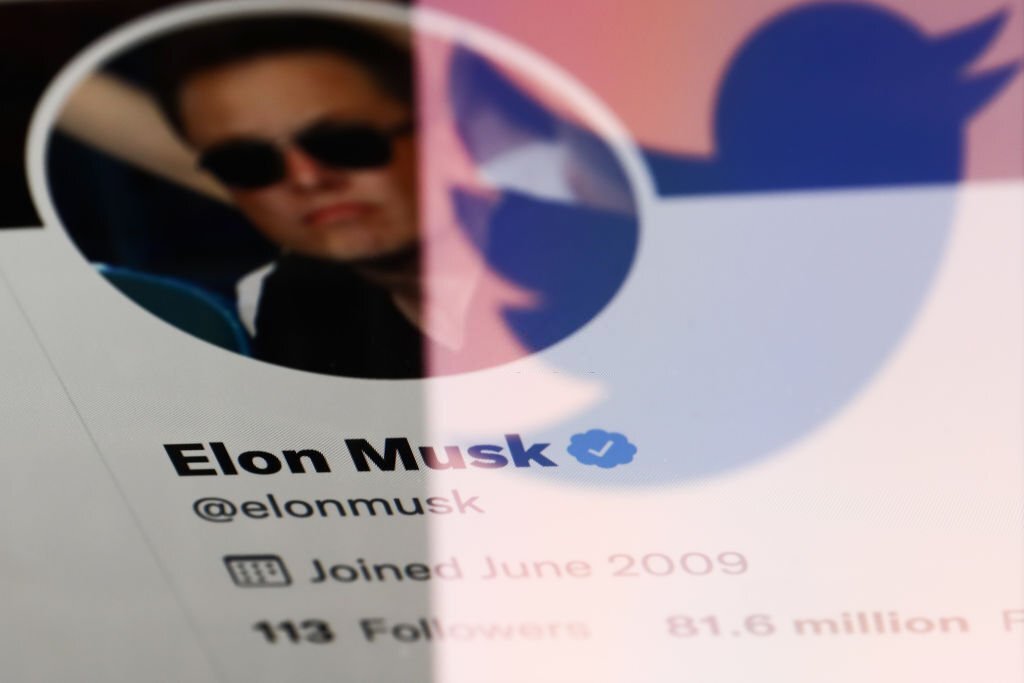 Musk asks Twitter users if he should stay in charge of social media platform