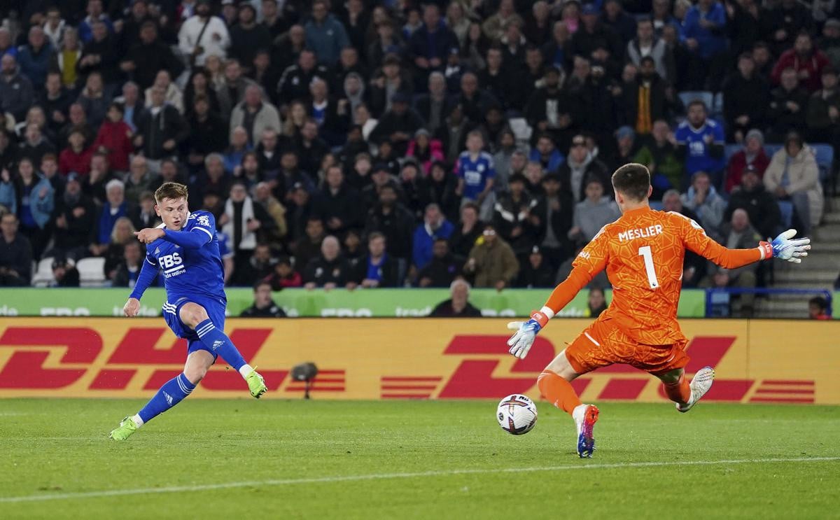 Leicester off the bottom with win over Leeds