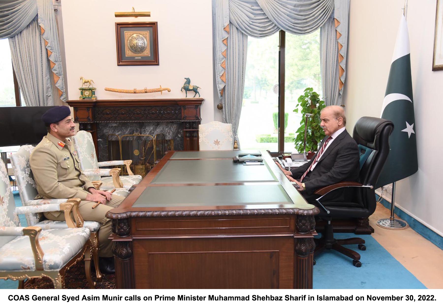 COAS, JCSC chairman call on President Alvi, PM Shehbaz