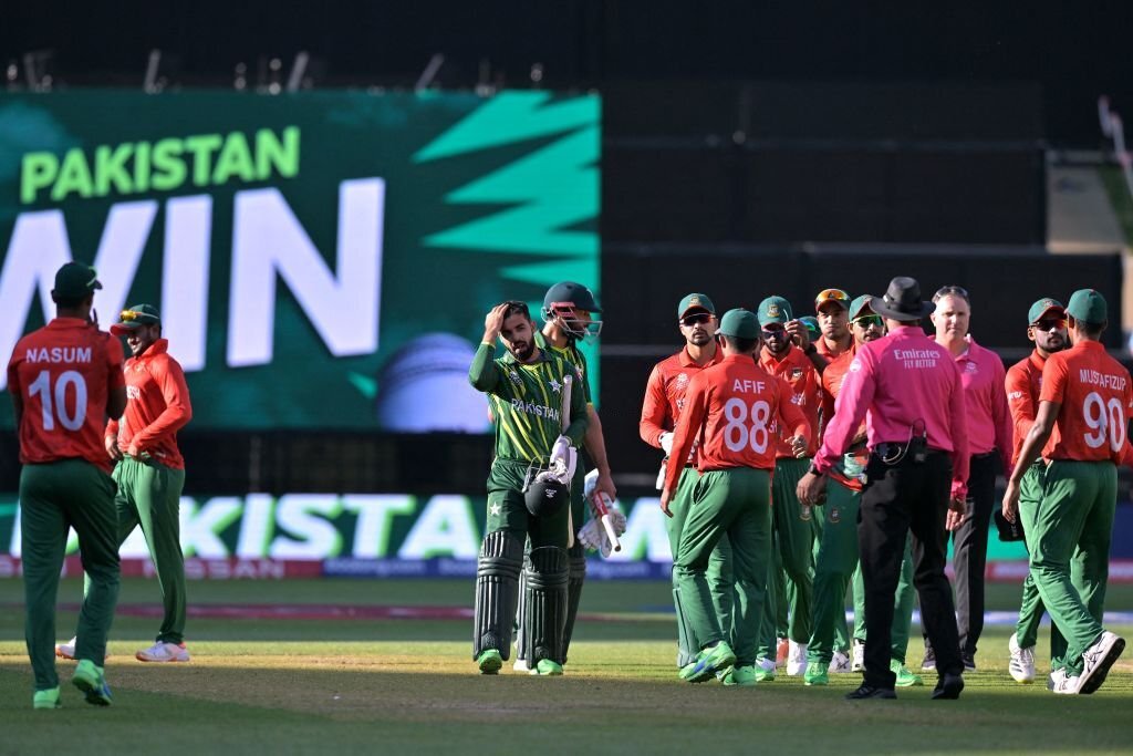 Pakistan join India in semis after Dutch dump South Africa