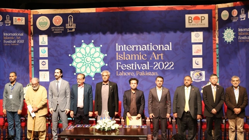 Turkish marbling art introduced at Islamic Arts Festival in Pakistan