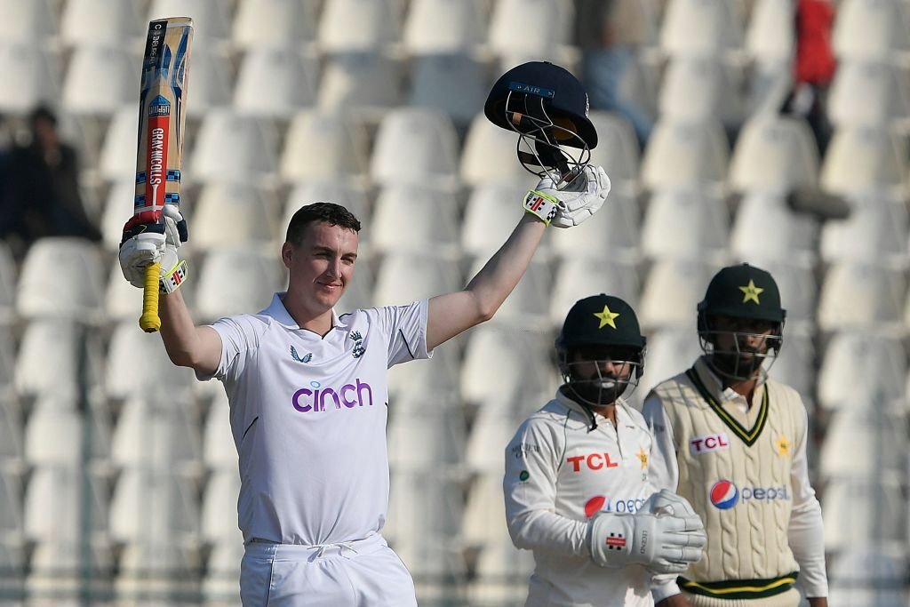 England sets Pakistan a 'difficult' target of 355 in second Test