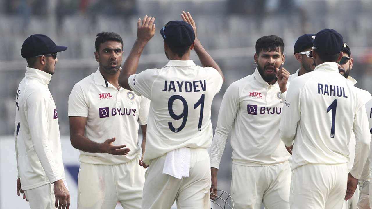 Umesh, Ashwin help India dominate Bangladesh
