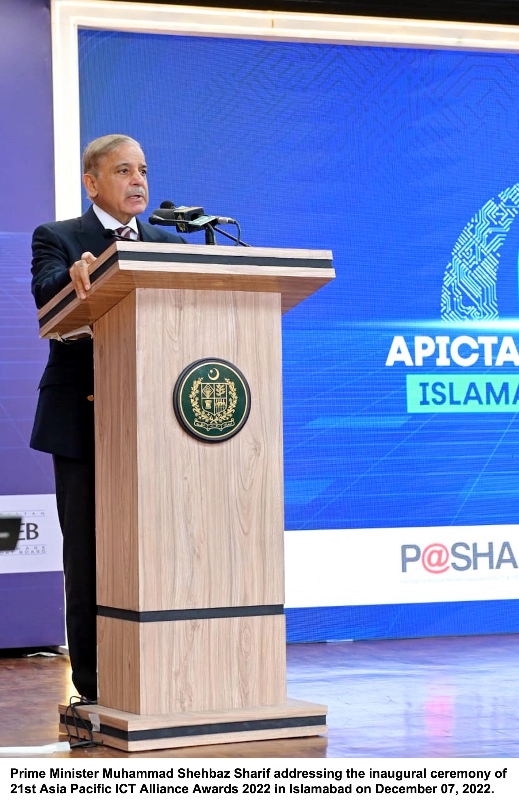PM invites IT sector stakeholders to tap huge potential of Pakistan