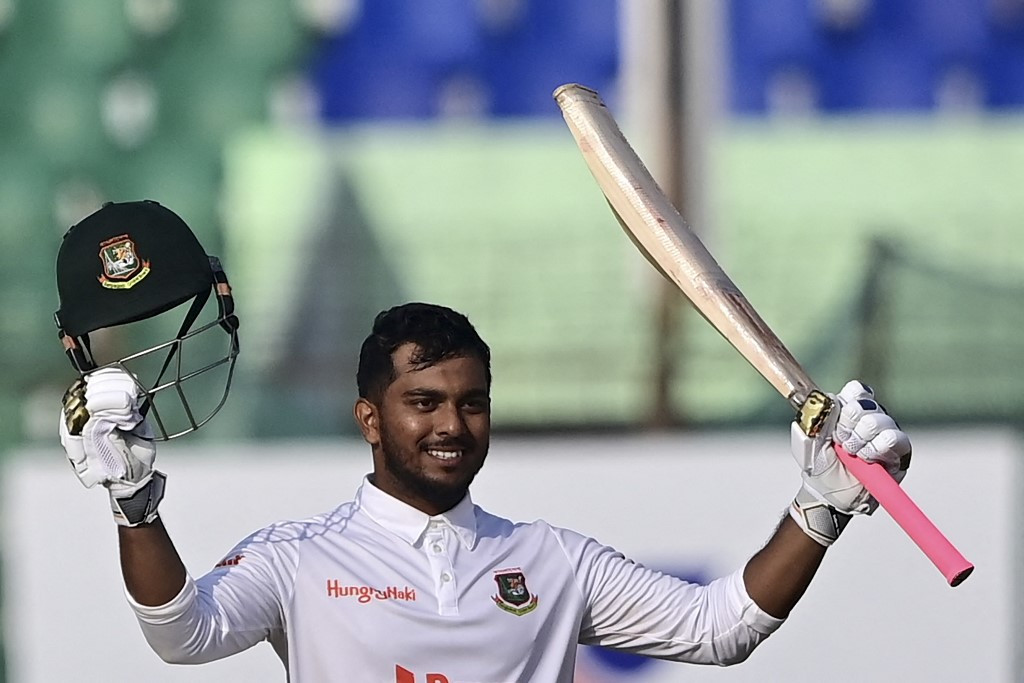 Zakir's ton fails to make a difference as India sniff win