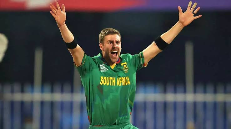 Nortje's double strike leaves Australia at 147-2 on rain-hit day