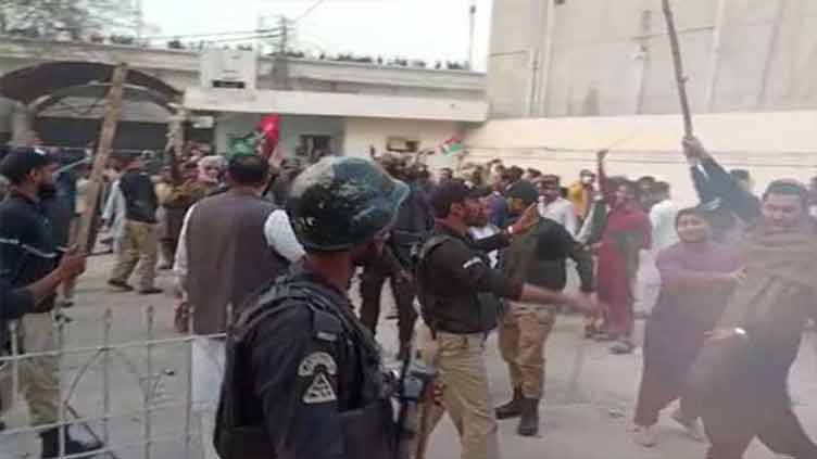 Sindh LG polls: PPP, PTI workers clash outside Keamari DC office