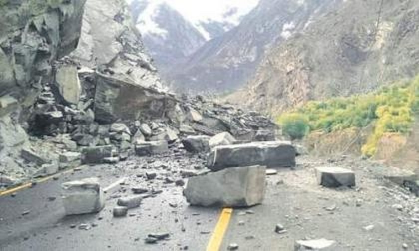Tourists stranded as landslide blocks Punjab-Balochistan highway