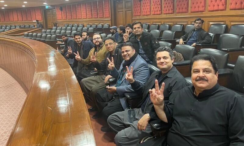 Elahi wins vote of confidence amidst opposition protest, boycott