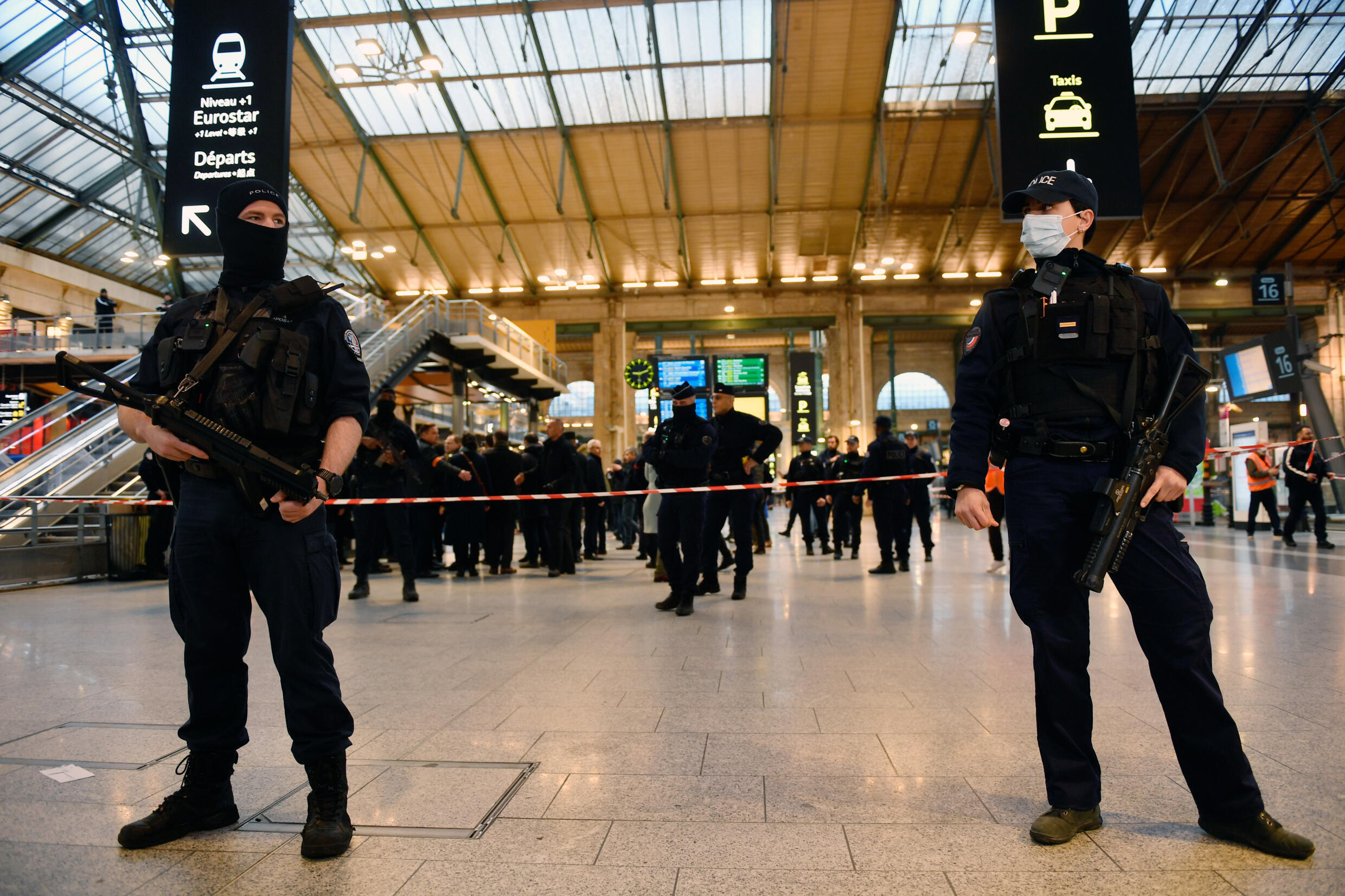 Six wounded in Paris train station stabbing attack