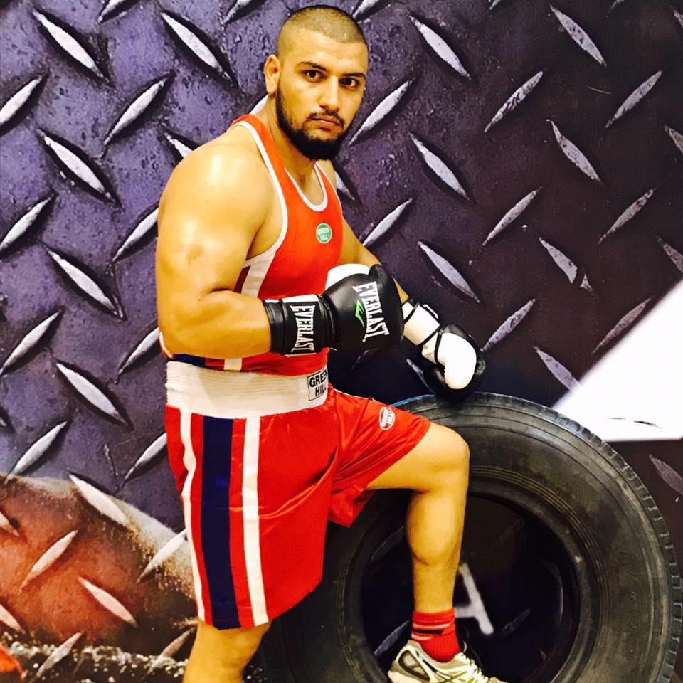 Taimoor Khan defends heavyweight title