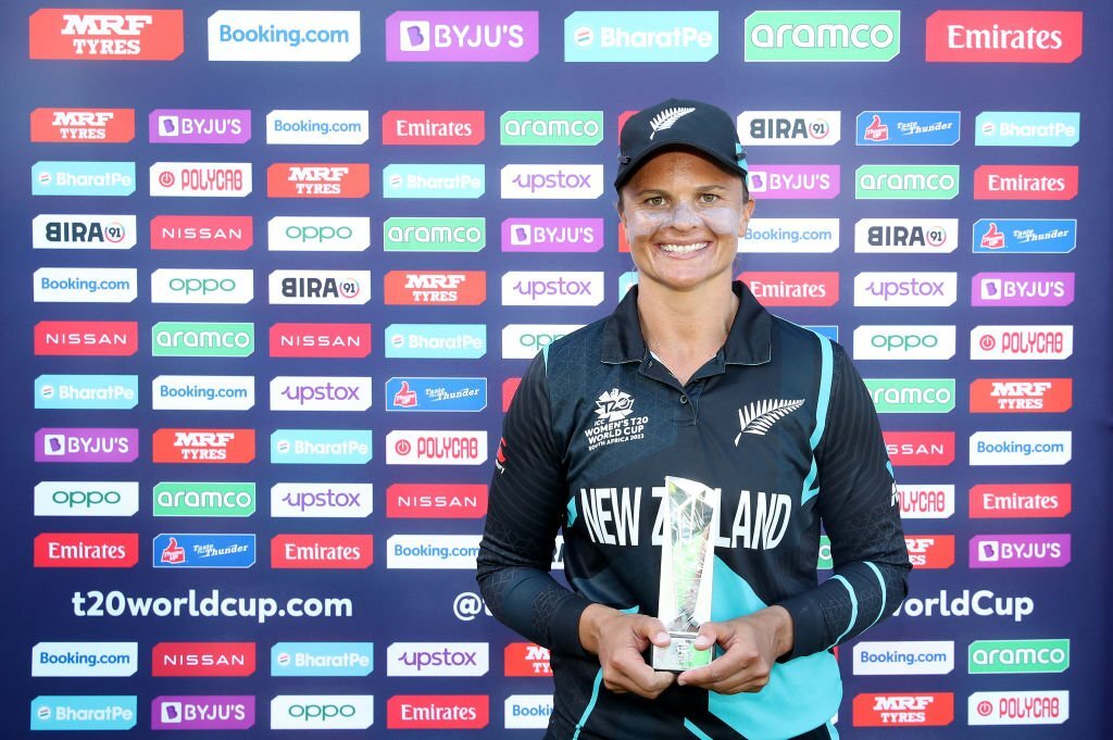 New Zealand emerge from stragglers to keep dream alive