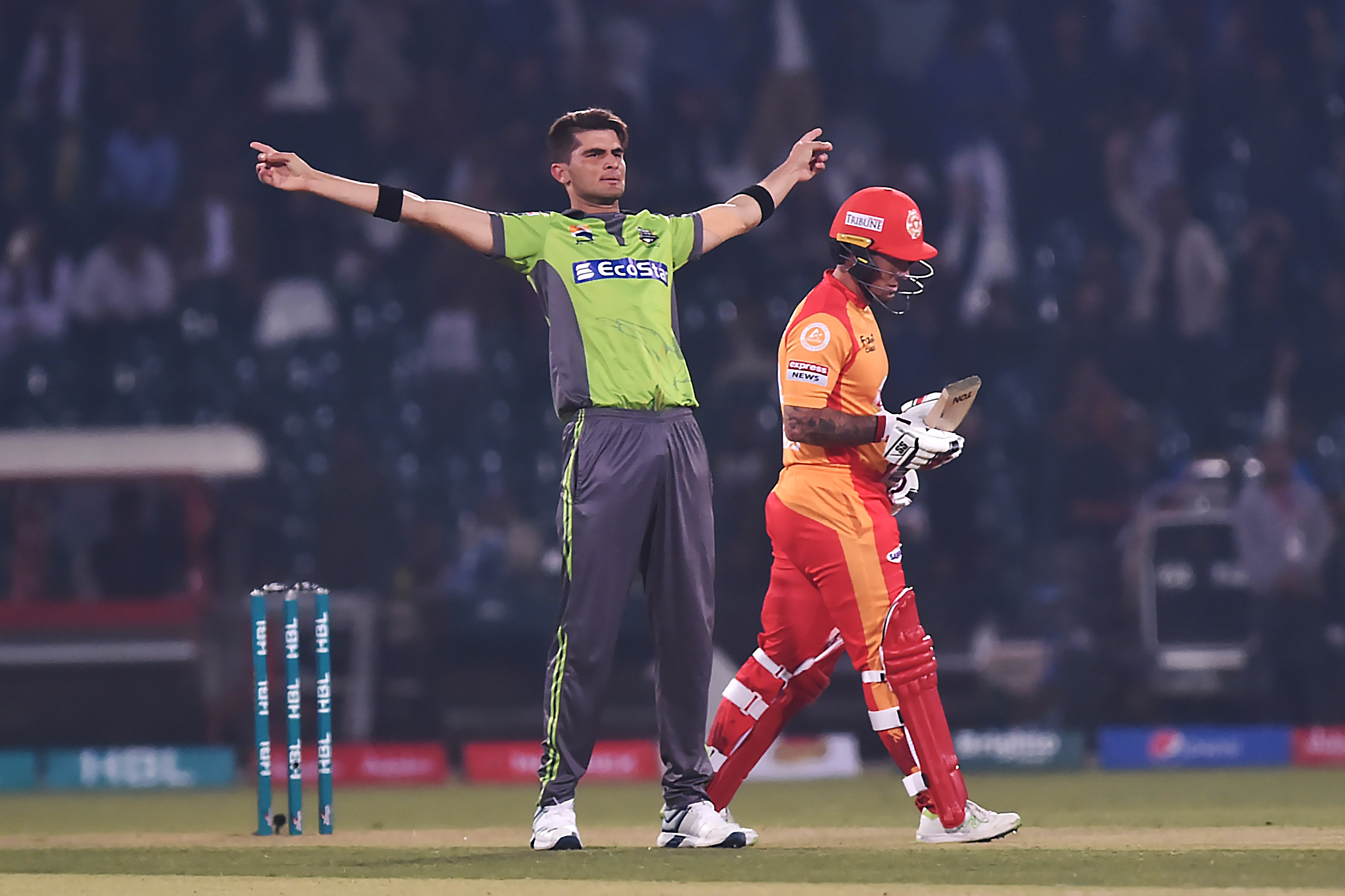 Lahore Qalandars rattle Islamabad United's strong batting to register another victory