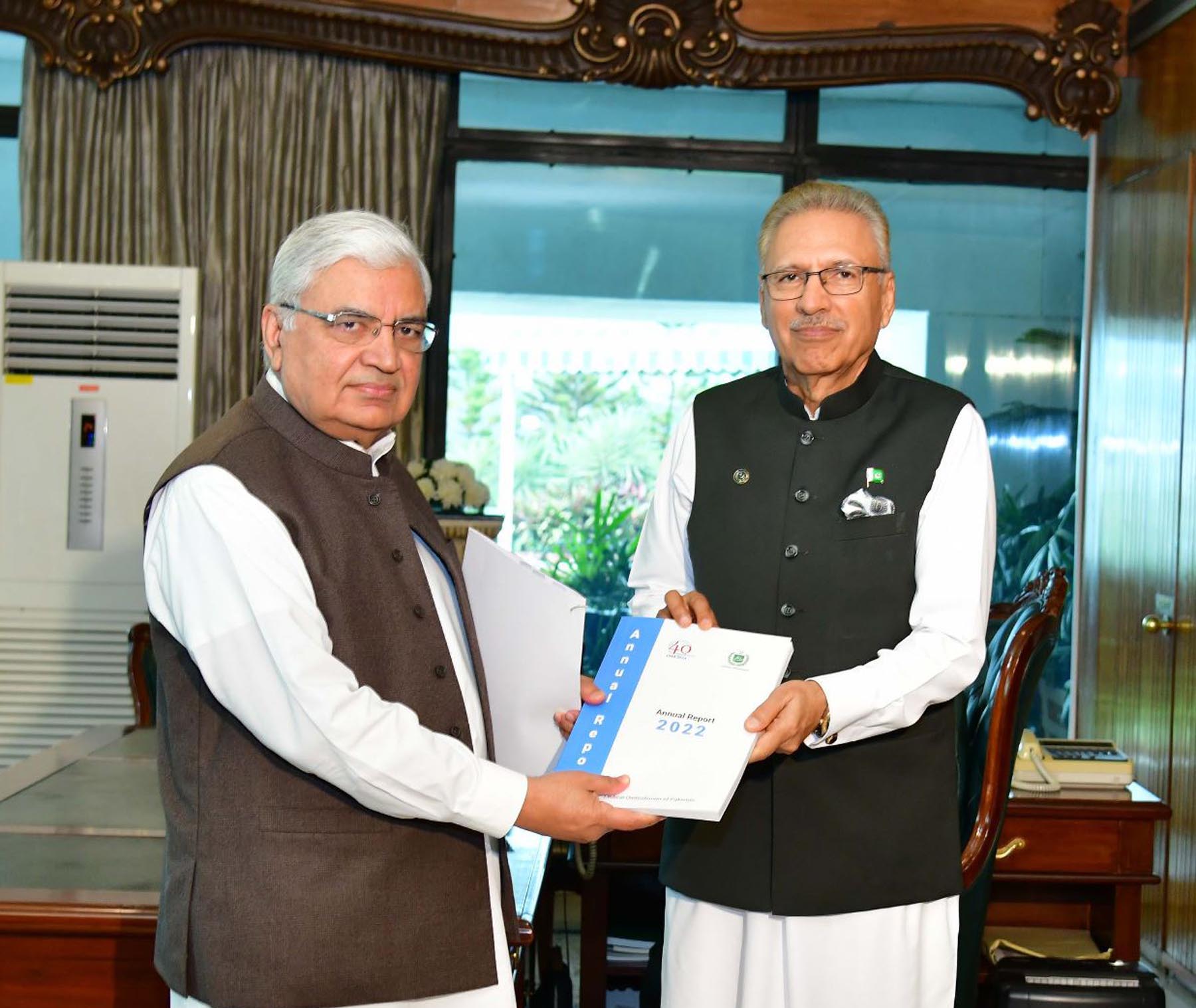 Alvi urges ombudsman to enhance capacity, raise awareness for swift justice