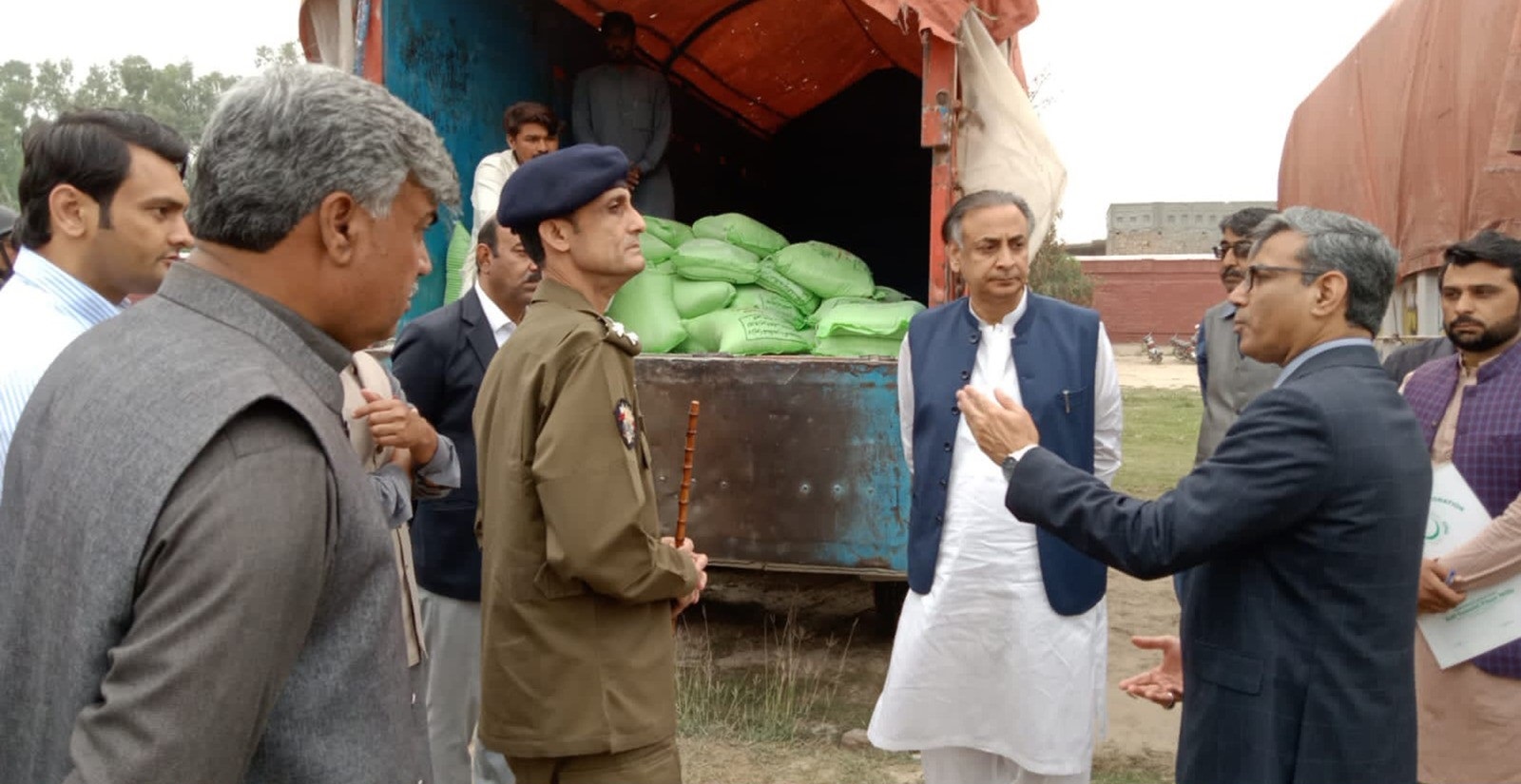 CS inspects process of free flour distribution in different cities