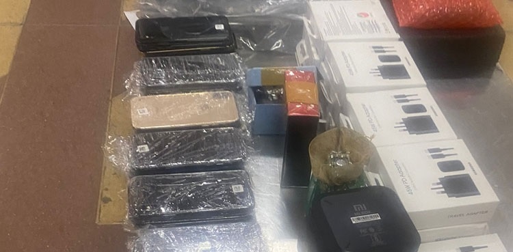Customs seizes 1,000 imported cellphones worth Rs100m