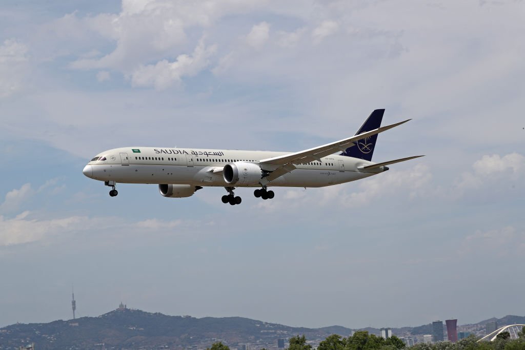 International airlines resume flights over Pakistan, Indian carriers remain banned