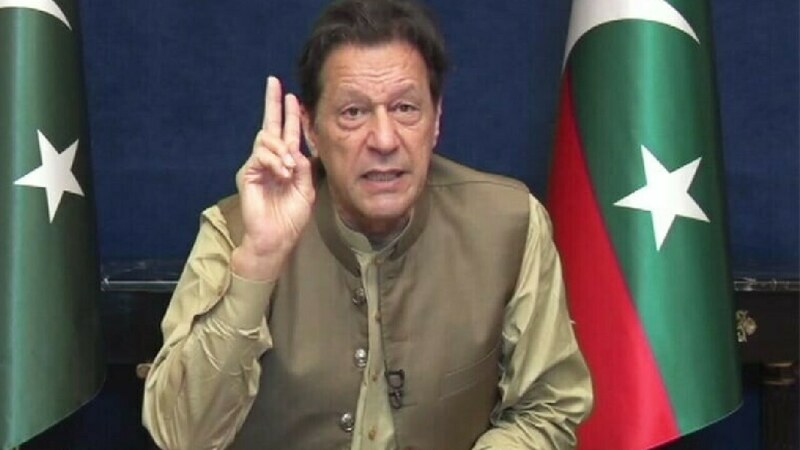 Imran warns Govt, its 'handlers' against polls delay beyond budget