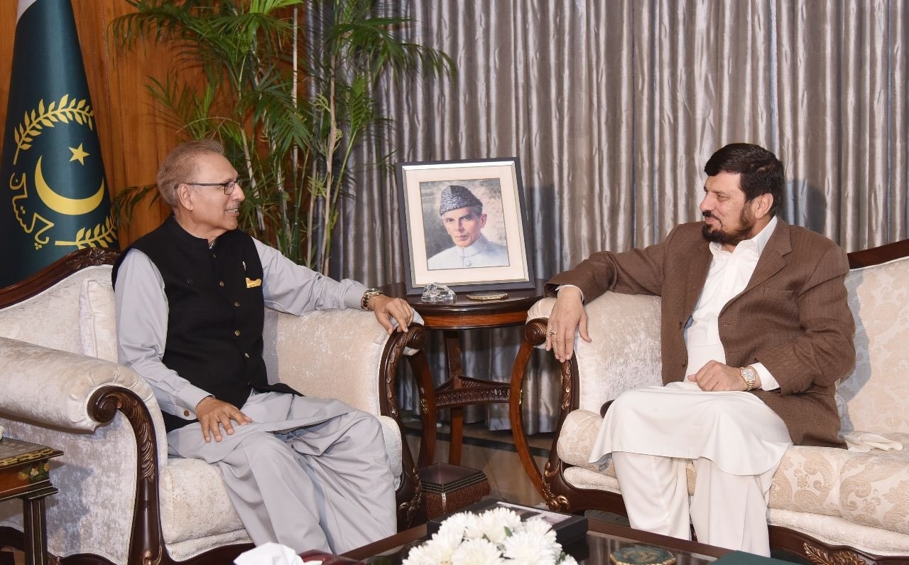 KP governor calls on President Alvi to discuss election date