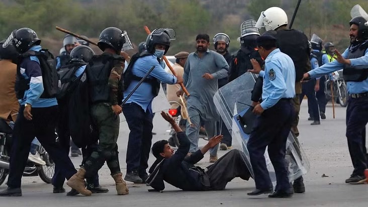 NA speaker directs MoI to take action against officials involved in violence against journalists