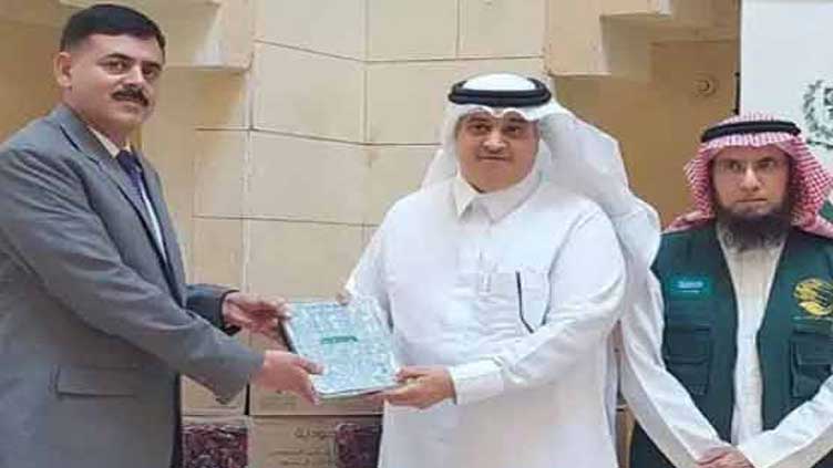 Saudi Arabia gifts 100 tons dates to Pakistan