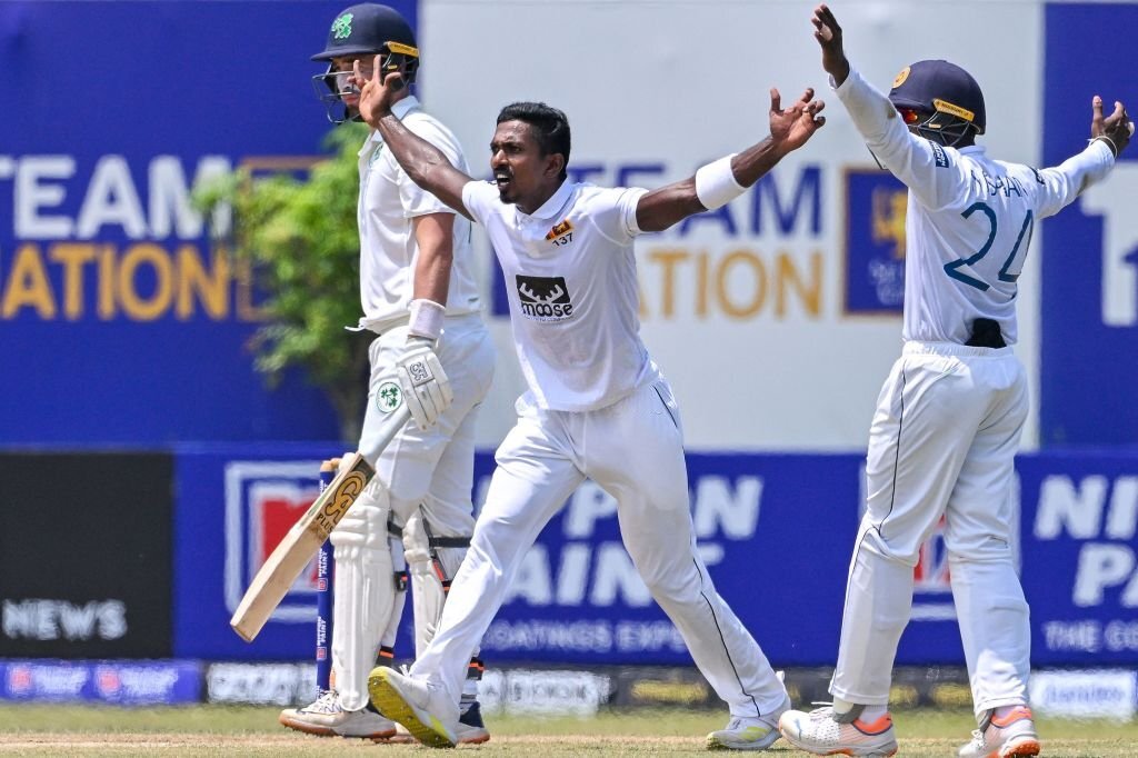 Sri Lanka enforce follow-on after Ireland collapse