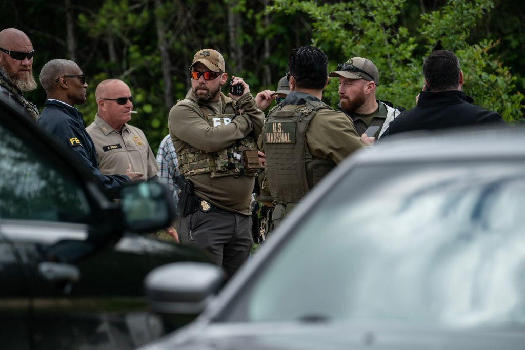 Gunman on the run after five people shot dead in Texas