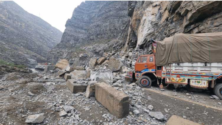 Landslide disrupts highway connection between Balochistan and Khyber Pakhtunkhwa