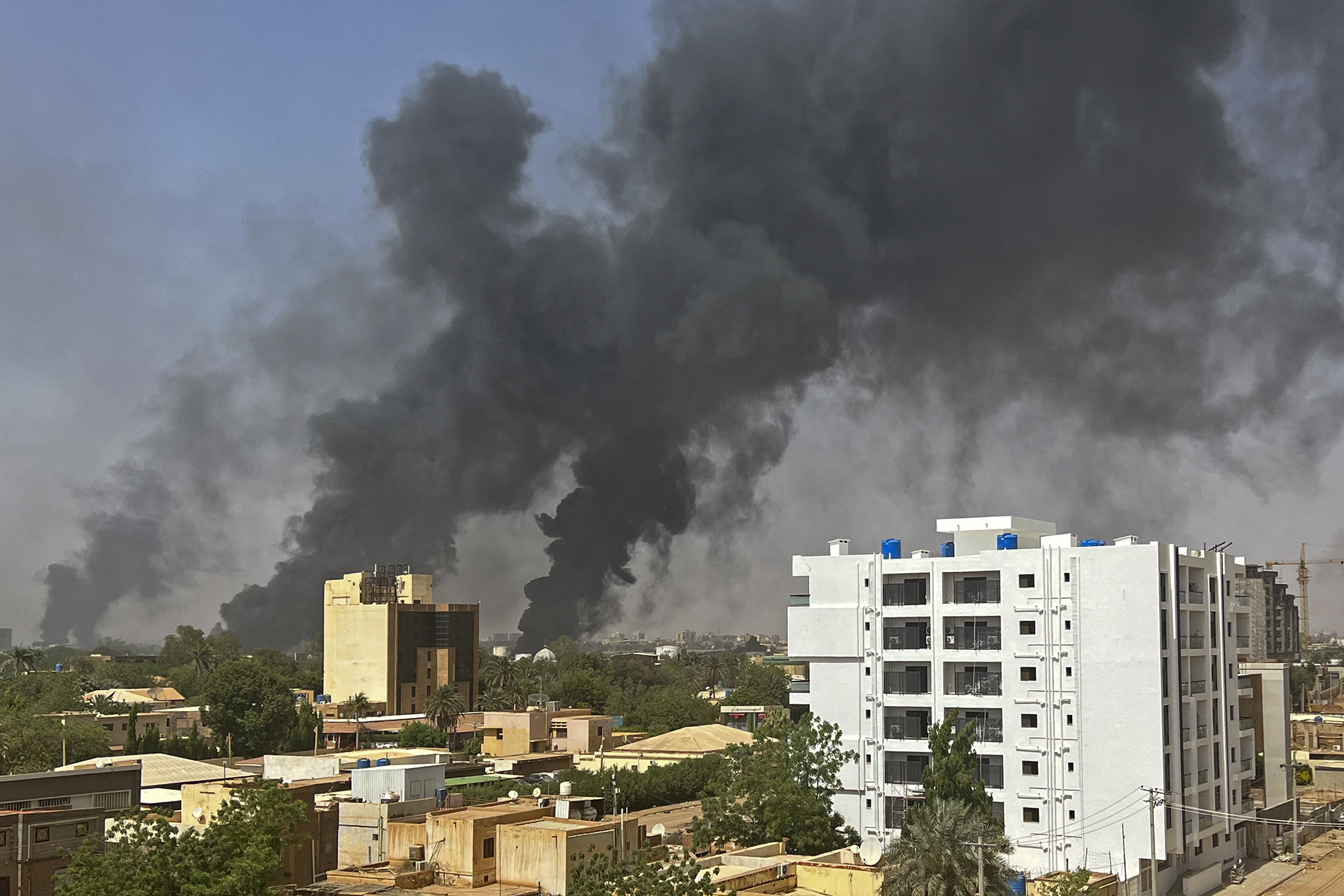 Airstrikes, artillery fire continue as Sudan fighting enters third week