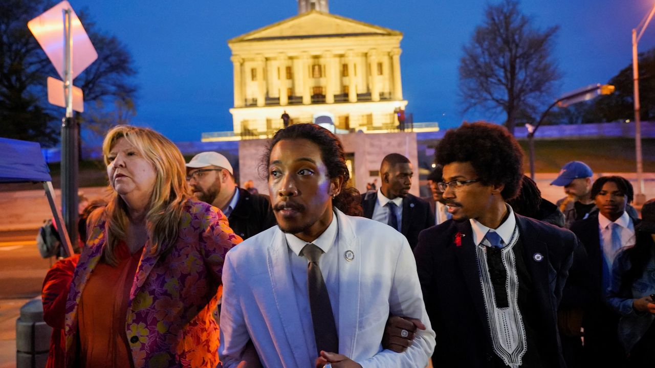 Two black US lawmakers expelled for joining gun control protest