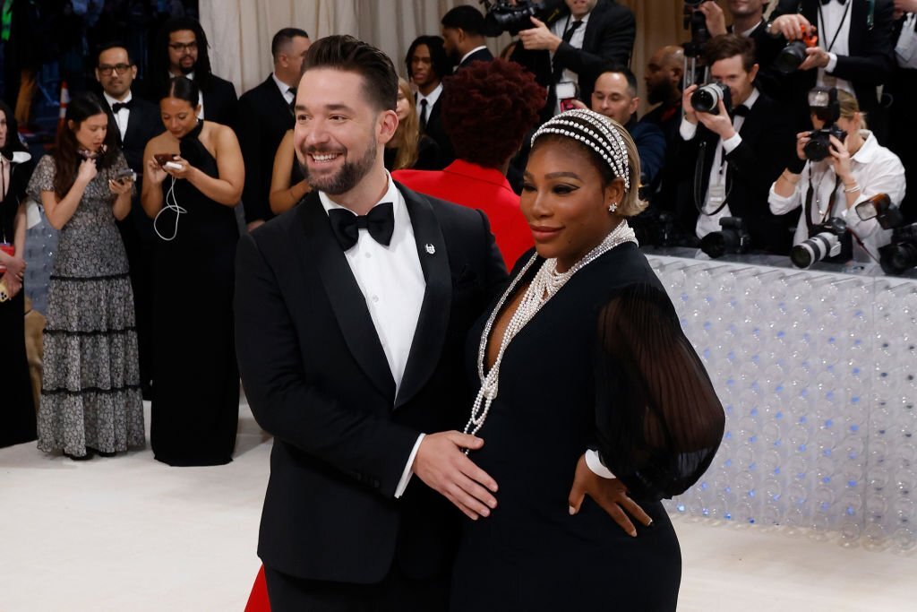 Serena Williams debuts baby bump at Met Gala