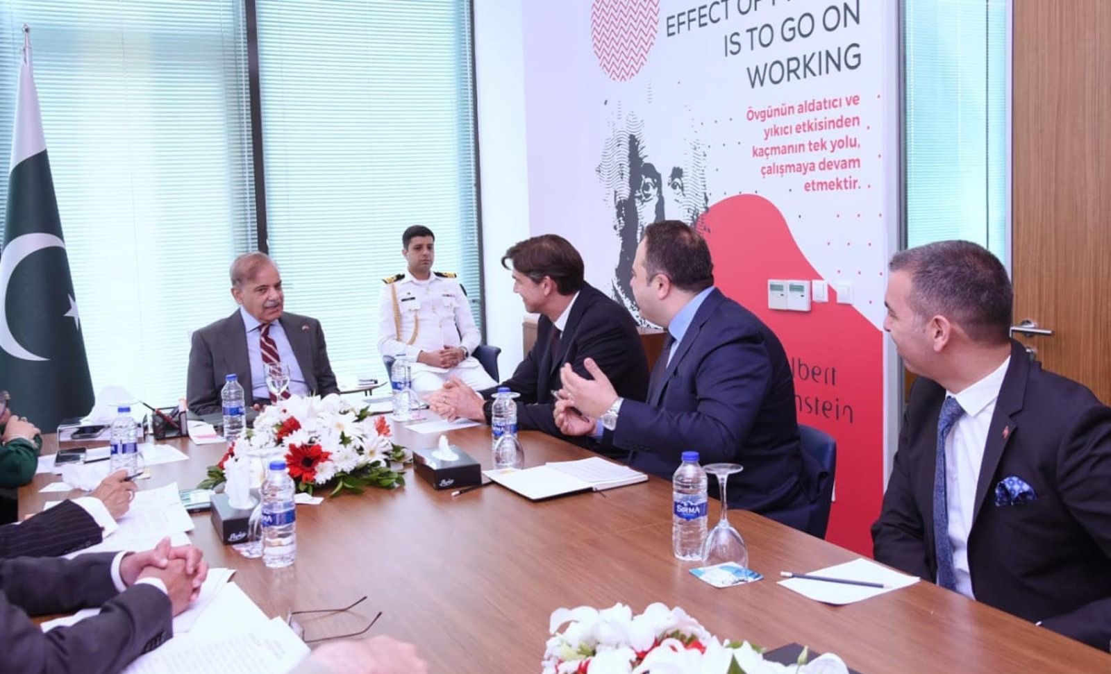PM invites Turkish businessmen to establish strategic collaboration with Pakistan