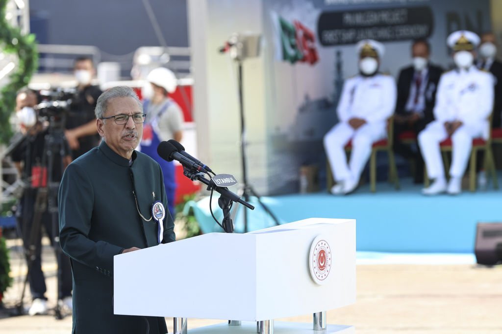 On Martyrs' Day, Alvi urges peaceful settlement of Kashmir dispute
