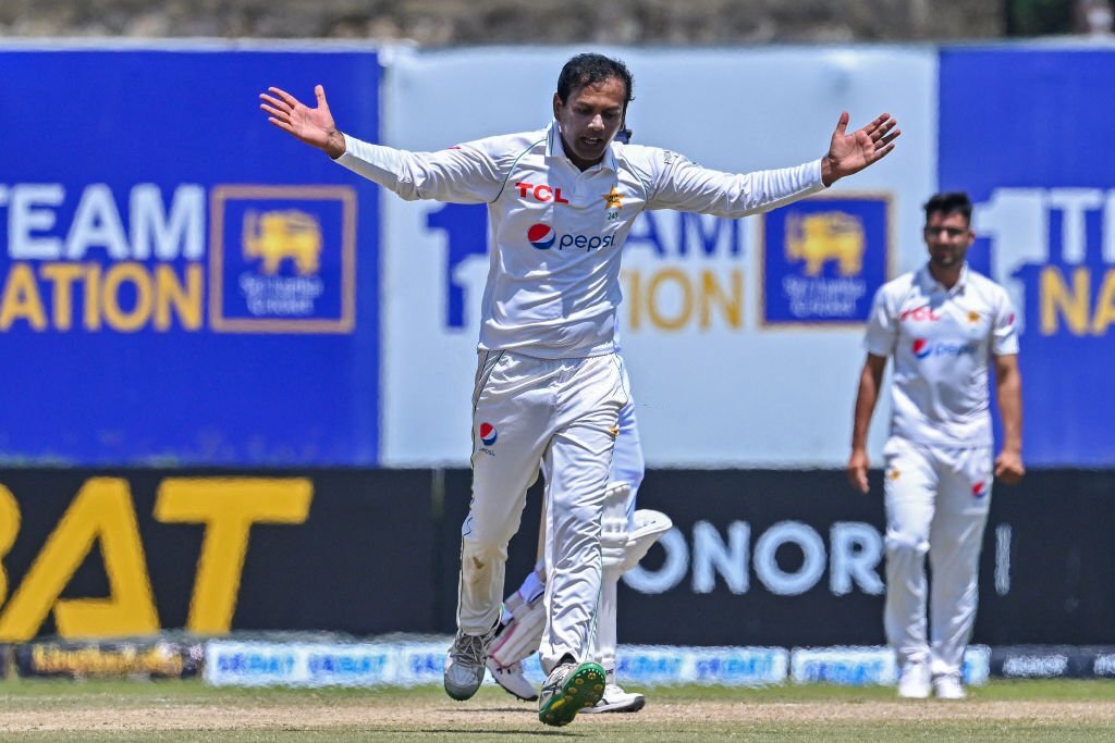 Pakistan beat Sri Lanka by four wickets to win the first of two Tests