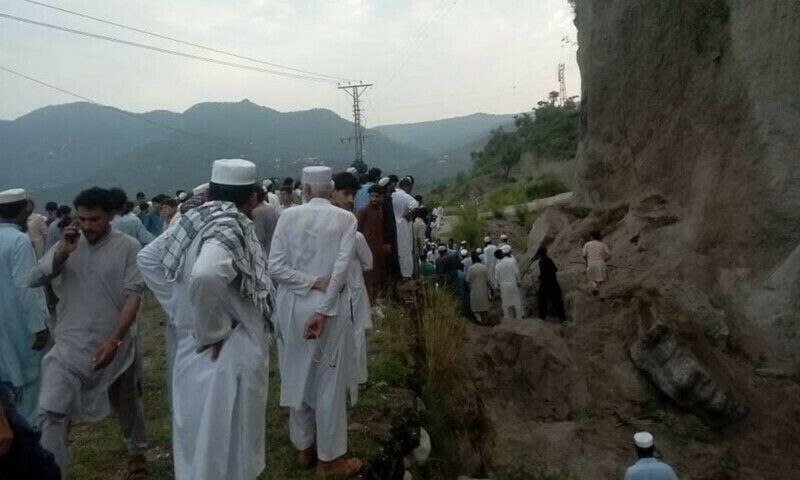PM announces assistance: Hundreds attend funeral of eight kids died in landslide in Shangla