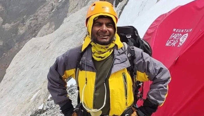 Rockfall at Nanga Parbat halts operation to bring back stranded Pakistani mountaineer