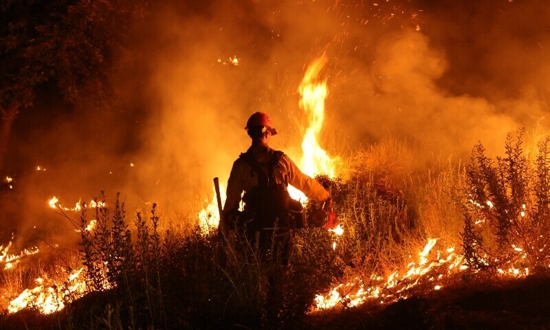 Dangerous heatwaves strike globe as wildfires rage
