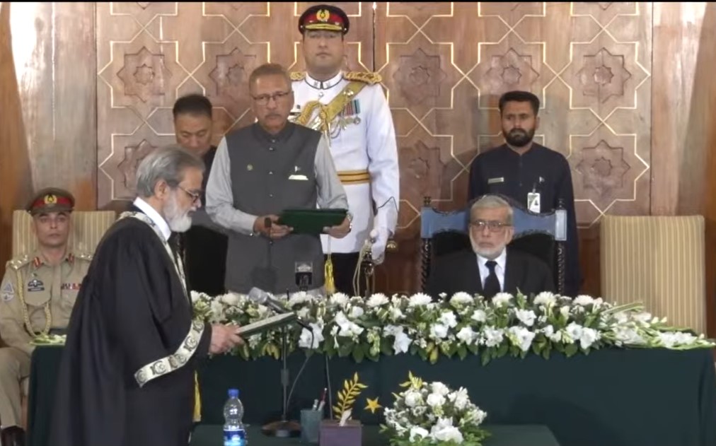 Alvi swears in Anwar as alim judge of religious court