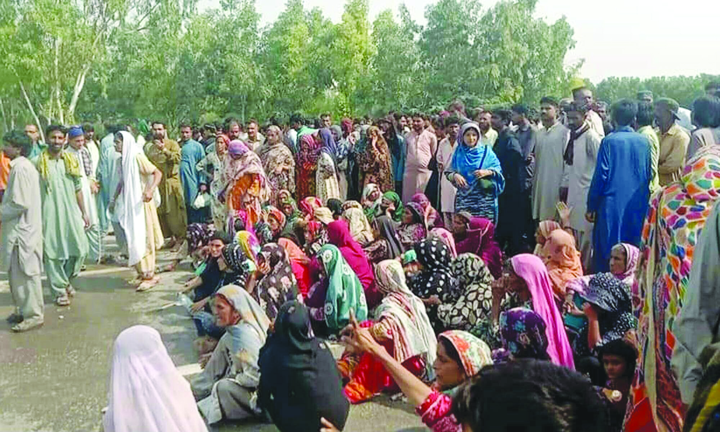 People stage sit-in against truck drivers abduction